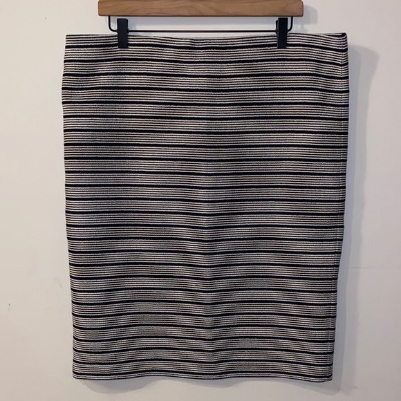 LOFT Black & White Striped Pencil Skirt Size XLT Tall - Picture 2 of 9